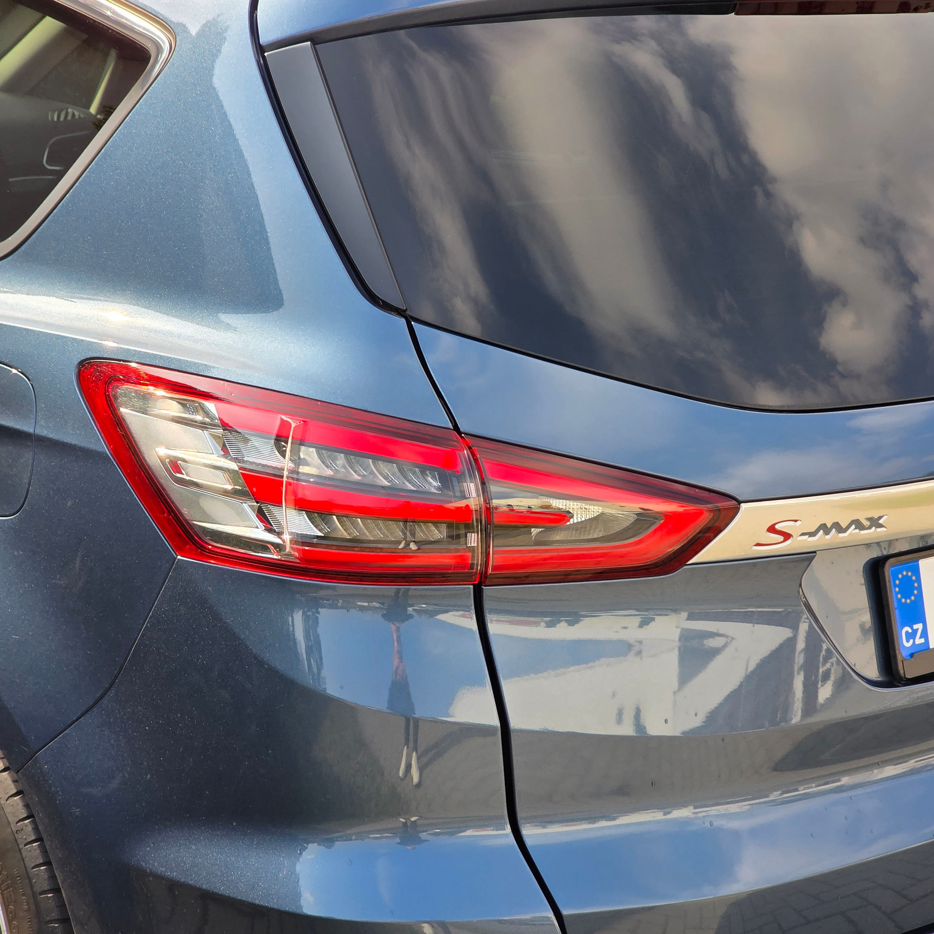 Detail vozu Ford S-Max 2.5 Hybrid Titanium - 13