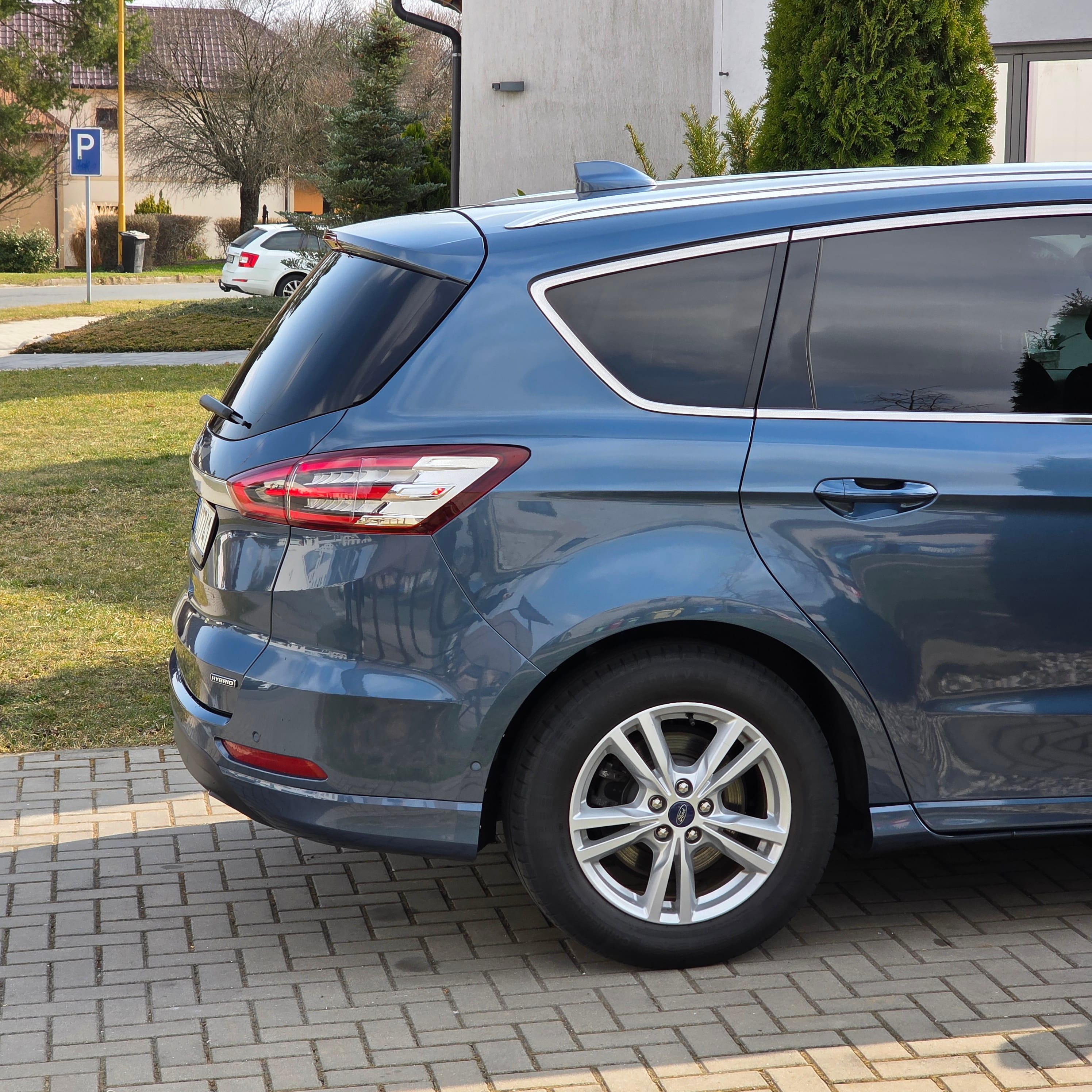 Detail vozu Ford S-Max 2.5 Hybrid Titanium - 14
