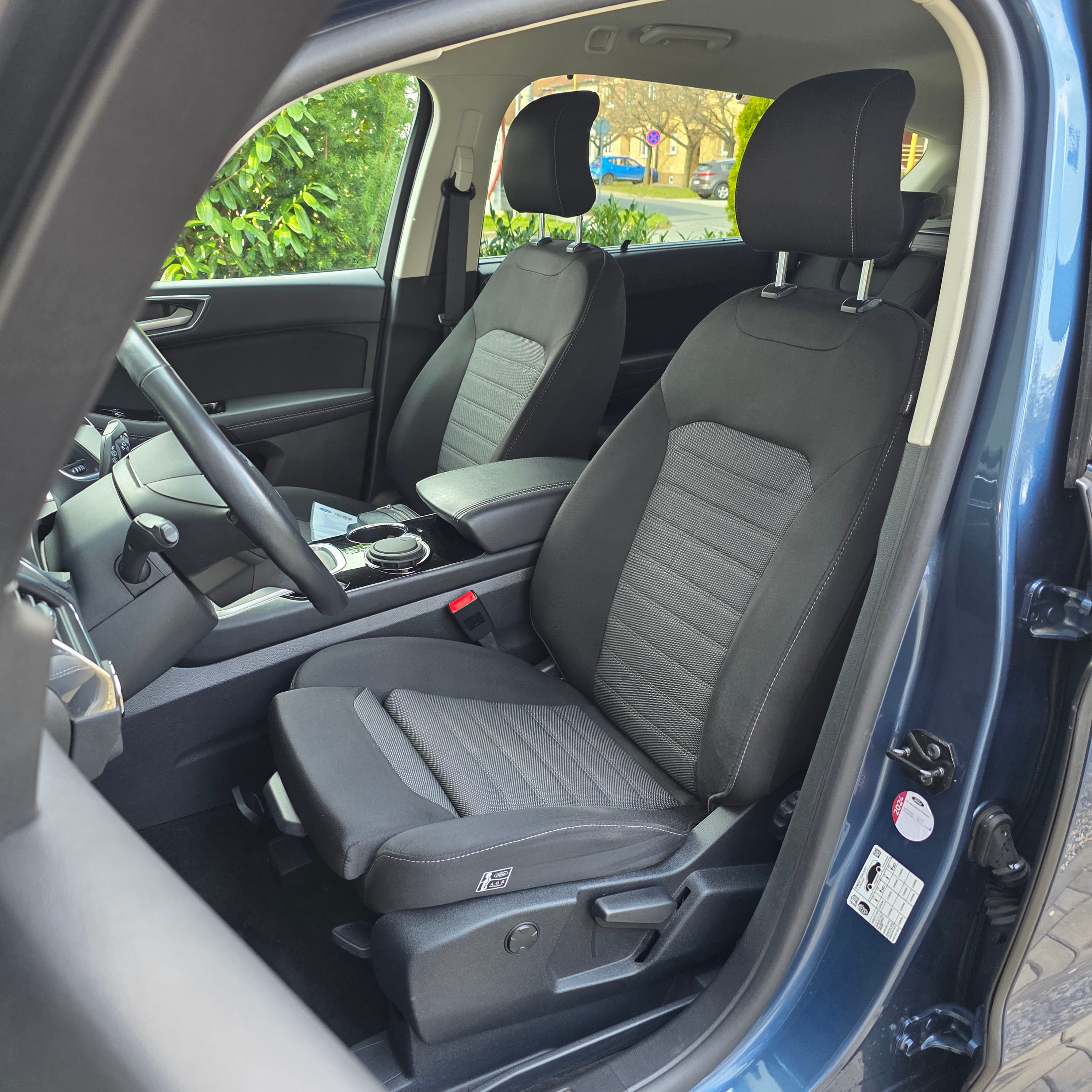 Detail vozu Ford S-Max 2.5 Hybrid Titanium - 7