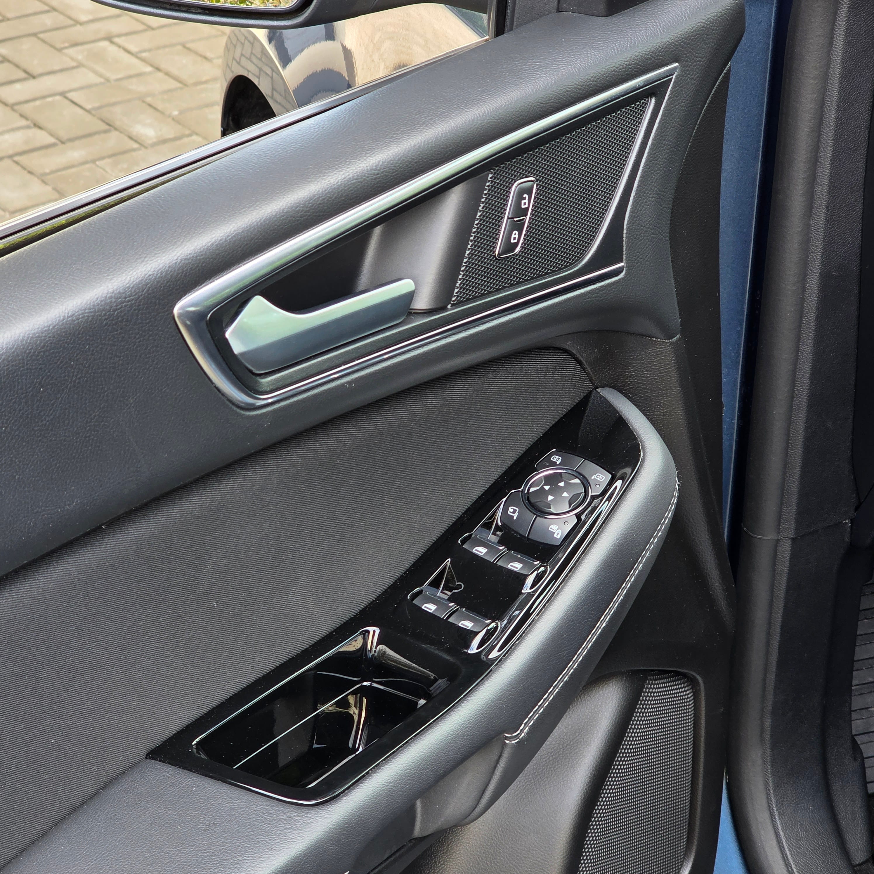 Detail vozu Ford S-Max 2.5 Hybrid Titanium - 9