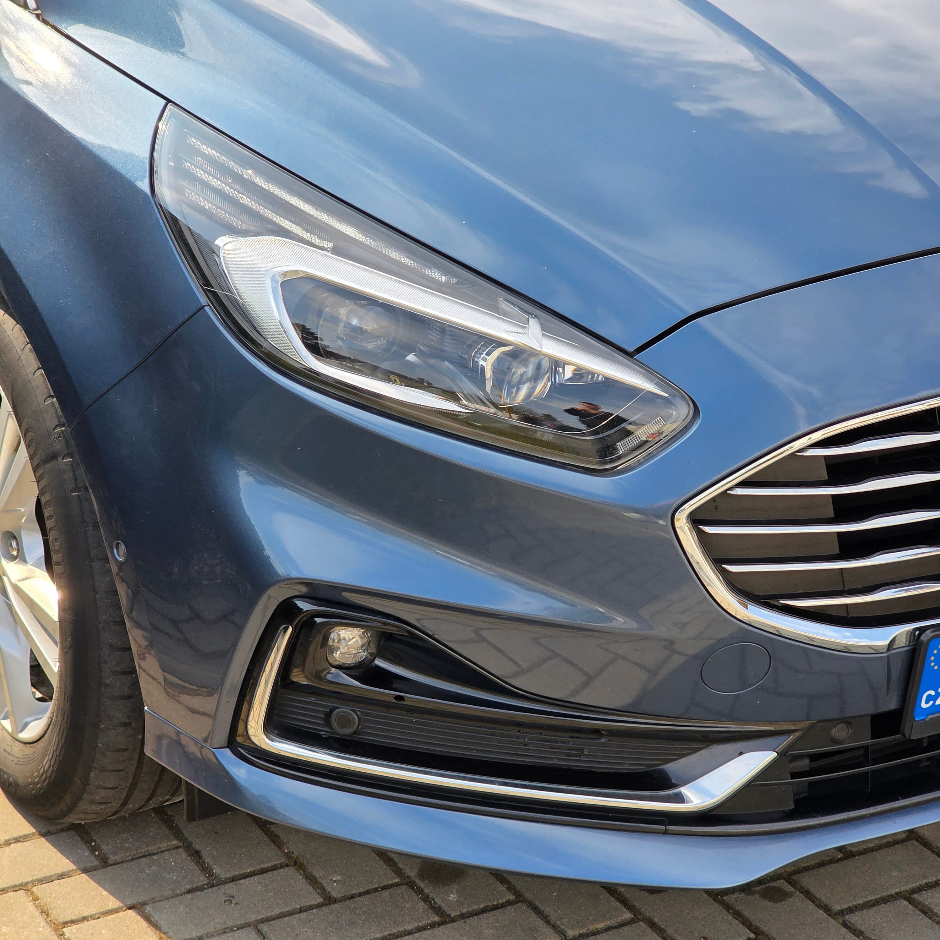 Detail vozu Ford S-Max 2.5 Hybrid Titanium - 3