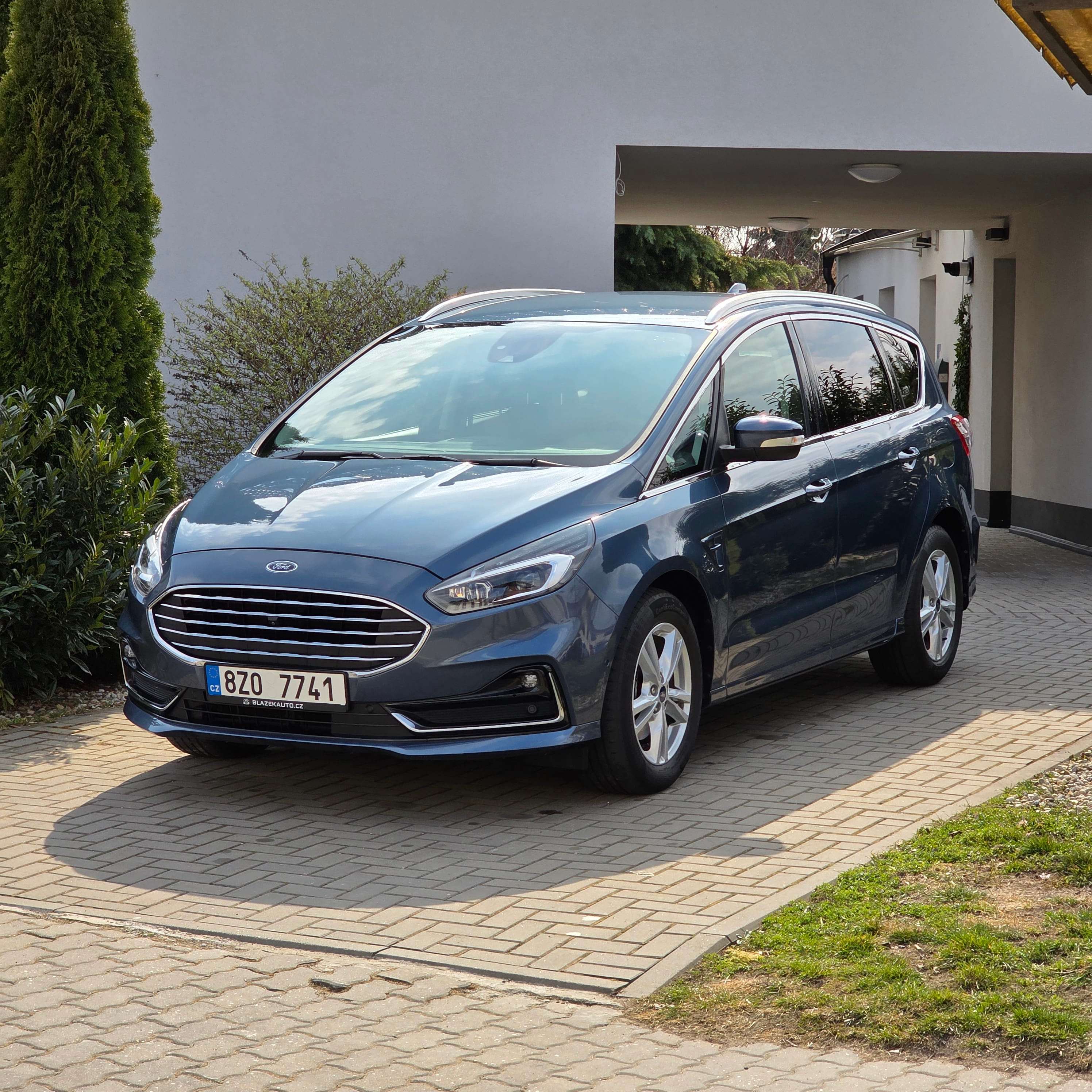 Detail vozu Ford S-Max 2.5 Hybrid Titanium - 2