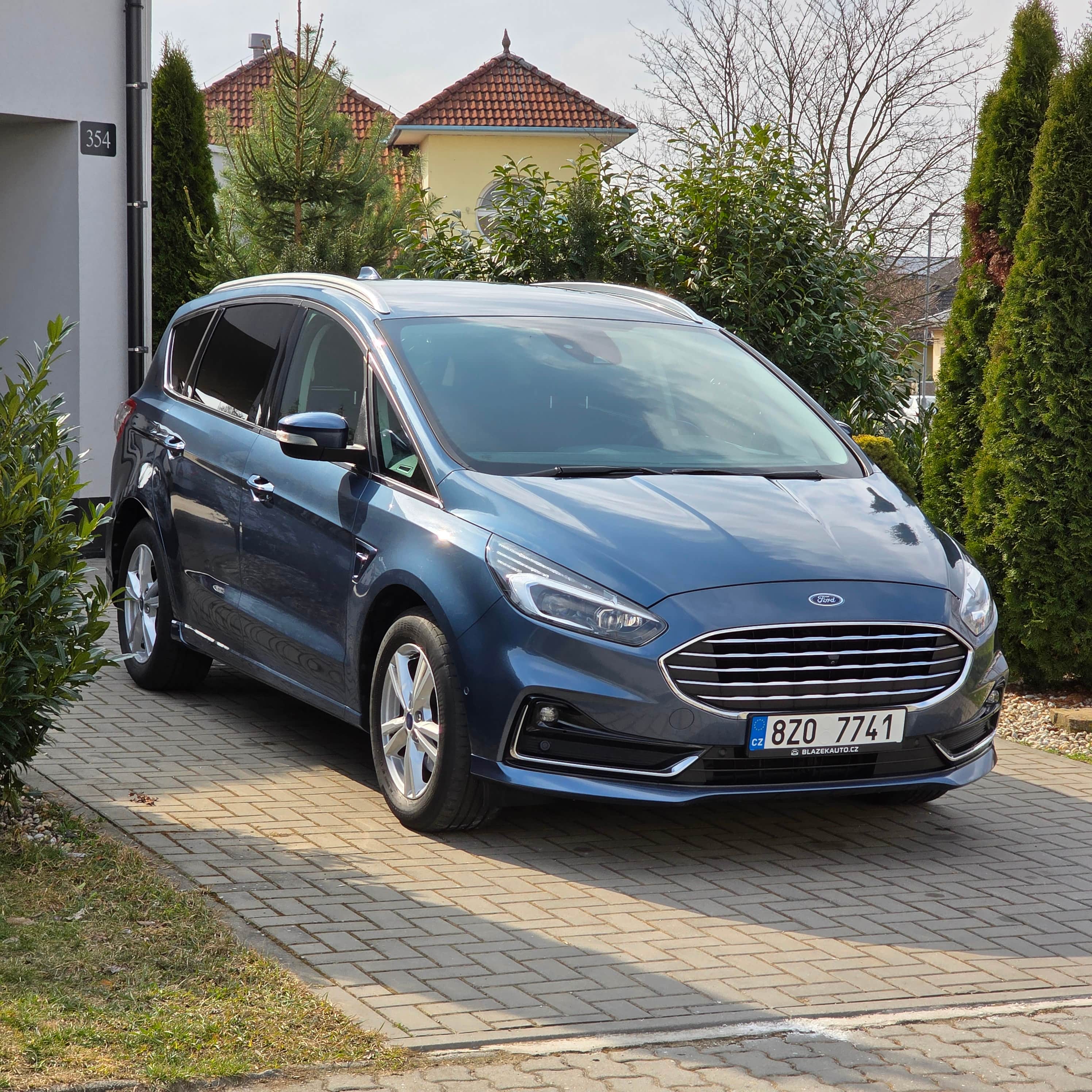 Hlavní foto - Ford S-Max 2.5 Hybrid Titanium